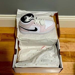 NWT Nike Air Jordan 1 mid womens